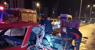 Elazığ'da otomobil park halindeki tırın altına girdi: 1 yaralı