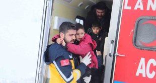 Ağrı'da 4 kardeşin yardımına paletli ambulans yetişti