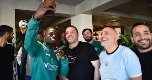 Eski milli futbolcu Nihat Kahveci, Miracle Değirmenlik Spor Kulübünü ziyaret etti