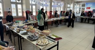 Ağrı'daki okullarda Filistin için kermes düzenleniyor
