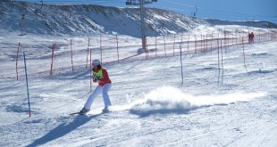 Erzincan'da 524 sporcunun katılımıyla Alp disiplini eleme yarışları başladı