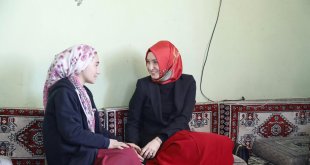 Ağrı Valisi'nin eşi öğretmen Neslihan Gül Koç bir kız çocuğunu daha okula kazandırdı