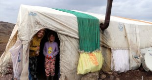 Onlarca yıllık çadır çilesi biten göçerler konteynerlere yerleşiyor