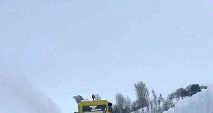 Kardan dolayı kapanan köy yolları tek tek açılıyor