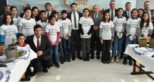 Erzurum'da değerler eğitimi kapsamında 100 öğrenci 100 fidan dikti