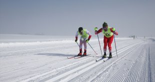 Yüksekova kristal kar örtüsüyle 'kayak sporunun parlayan yıldızı' oldu