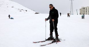 Bitlis Valisi Karaömeroğlu, El-Aman Hanı Kayak Merkezi'nde incelemede bulundu