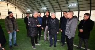 Çınar, Yeşilyurt'taki gençlik ve spor yatırımlarını inceledi