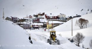 Erzincan'ın yüksek kesimlerinde kar yağışı etkili oldu