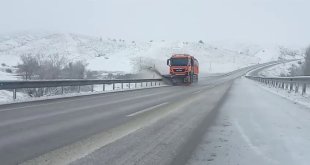 Karla mücadele ekipleri çevre yollarda seferber oldu