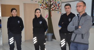 Yüksekova'da polisler tarafından 7 bin 100 öğrenciye seminer verildi