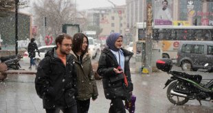 Erzincan'da kar yağışı vatandaşları sevindirdi