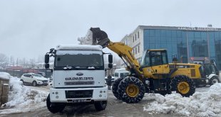 Karlıova'da iki hafta içinde 500 kamyona yakın kar ilçe dışına atıldı