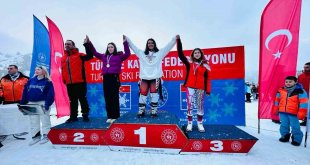 Ağrılı kayakçılardan büyük başarı