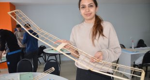 Yüksekova'da model uçak kursuna katılan öğretmenler öğrencilerine havacılığı sevdirecek
