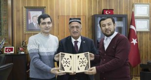 Rektör Çomaklı, Özbek araştırmacıları kabul etti