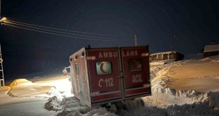 Hamile kadın paletli ambulansla kurtarıldı