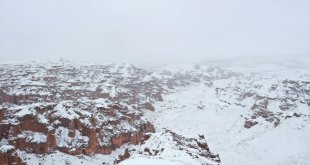 Erzurum'daki Narman Peribacaları beyaza büründü