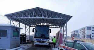 Muş'ta jandarma ekipleri otobüsleri denetledi