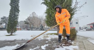 Malatya'da karla mücadele çalışmaları yapılıyor