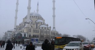 Ağrı'da  kar yağışı etkili oluyor