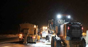 Erzincan'ın yüksek kesimlerinde kar yağışı etkili oldu