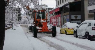 Bingöl'de kar kalınlığı yer yer 30 santimi aştı, 283 köy yolu ulaşıma kapandı
