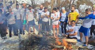 Van Gölü Aktivistleri eksi 6 derecede suya girdi