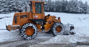 Ardahan'da kar ve tipi nedeniyle kapanan 207 köy yolu ulaşıma açıldı
