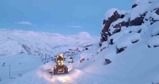 Hakkari'de karla mücadele çalışması