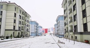 Malatya'daki deprem konutlarının yol yapım çalışmaları sürüyor