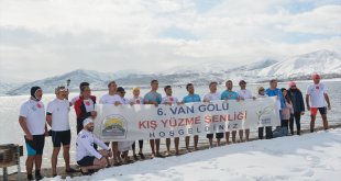 Bitlis'te 'Kış Yüzme Şenliği' düzenlendi