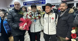 Türkiye tarihinde ilke imza atan sürat patenci Bozdağ'a Erzurum'da coşkulu karşılama