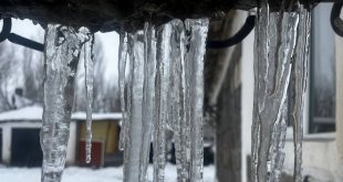 Beyaza bürünen Ağrı buz tuttu