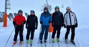 Erzurum Valisi Mustafa Çiftçi'den kayak keyfi