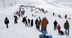 Bitlis'teki kayak merkezinde yarıyıl tatili yoğunluğu yaşanıyor