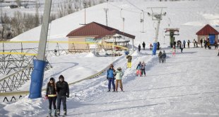 Meşe ormanıyla çevrili Ovacık Kayak Merkezi birçok ilden kayak tutkunlarını ağırlıyor