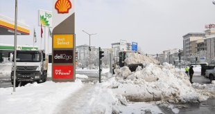 Muş'ta karla mücadele çalışmaları devam ediyor