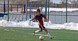 Van'ın milli futbolcusu Şilan performansıyla göz dolduruyor