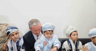 Ağrı'da 'Kirvem Öğretmenim' projesiyle 19 öğrenci sünnet oldu