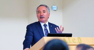 Ağrı İbrahim Çeçen Üniversitesi'nde Memnuniyet Anketi Değerlendirme Toplantısı Yapıldı