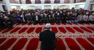 Deprem bölgesinde Berat Kandili idrak edildi