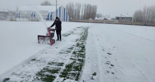 Patnos'ta Kar Temizleme Çalışması: Futbol Sahaları Maçlara Yeniden Hazır