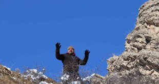 'Yalnız Kurt' lakaplı Nizam Kul, Sitare Dağı'na koşarak tırmanıyor