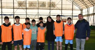 Ağrı'da öğrenciler ara tatilde futbol heyecanı yaşadı