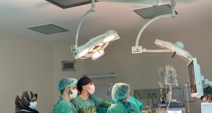 Göğüs duvarında 20 santimlik kitle olan hasta sağlığına kavuştu