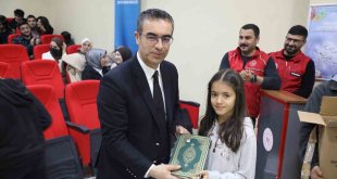 Ağrı Gençlik Merkezi, depremde hayatını kaybedenler için hatim duası yaptı