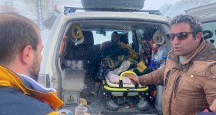 Iğdır'da kar nedeniyle mahsur kalan hamile kadın ekiplerin çalışmasıyla hastaneye ulaştırıldı