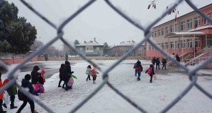 Erzincan güne kar yağışıyla uyandı