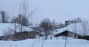 Karlıova'da kar kalınlığı yer yer 1 metreyi buldu